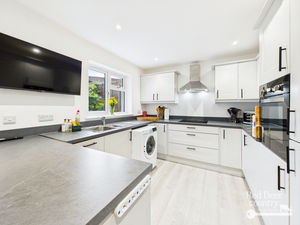 Kitchen/Breakfast Room- click for photo gallery